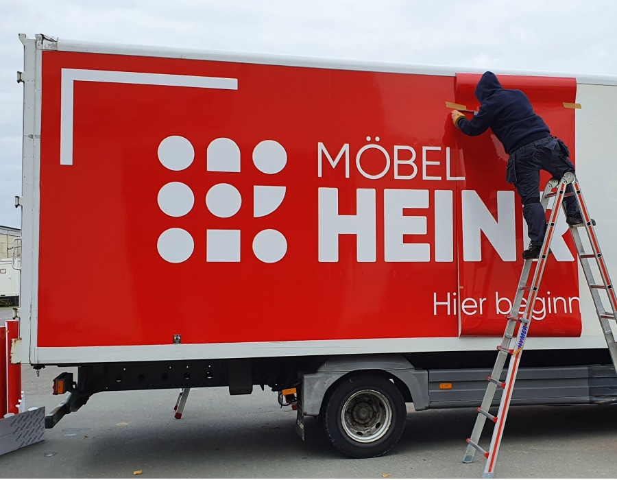 Möbel Heinrich LKW Folierung Montage